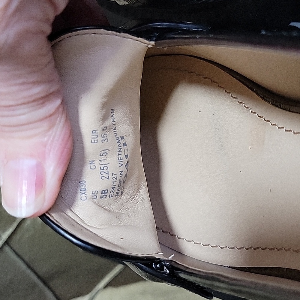 NWT- Coach ‘Leah’ Crinkle Leather Lug Sole Loafer - Picture 11 of 12